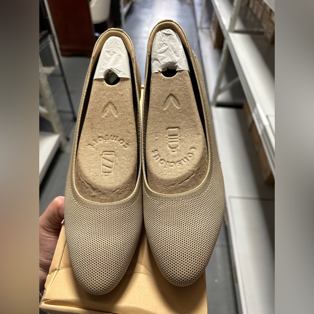 Vivaia shoes 9.5